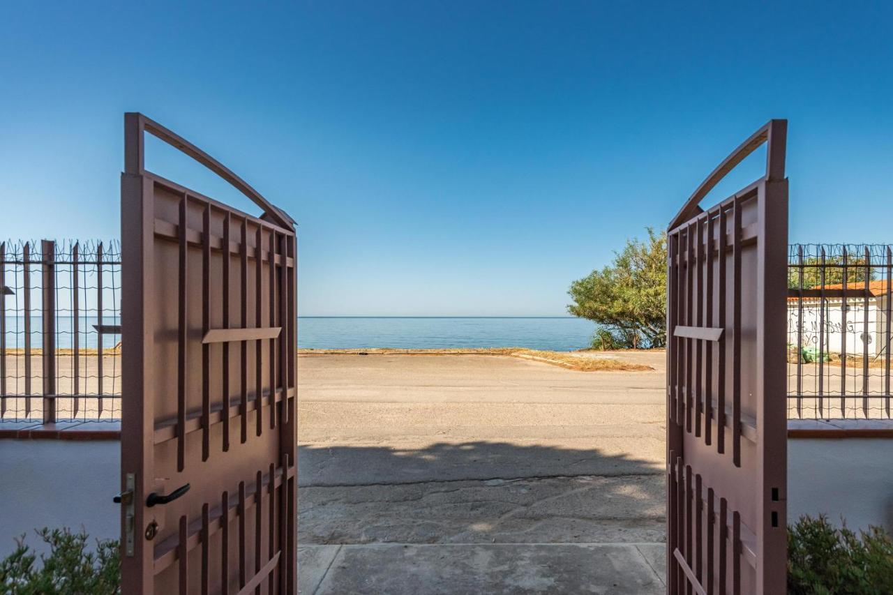 La Casa Davanti Al Mare Quartu Sant'Elena Eksteriør billede