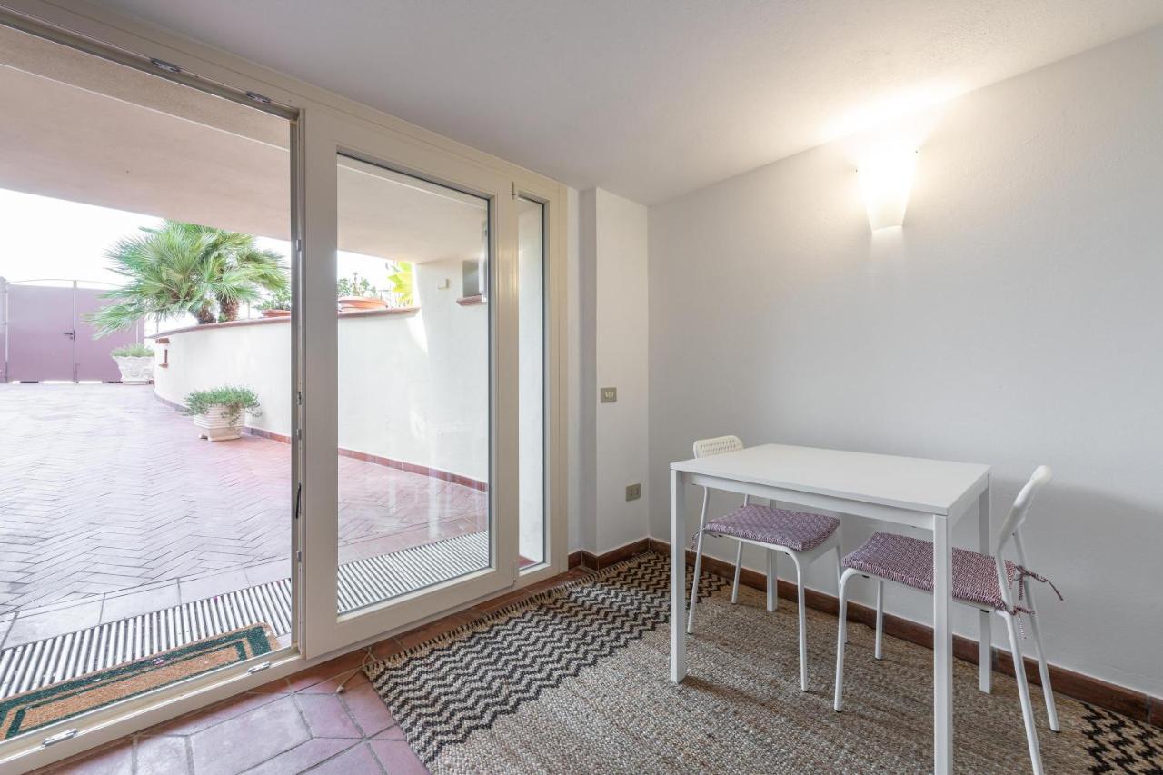 La Casa Davanti Al Mare Quartu Sant'Elena Eksteriør billede